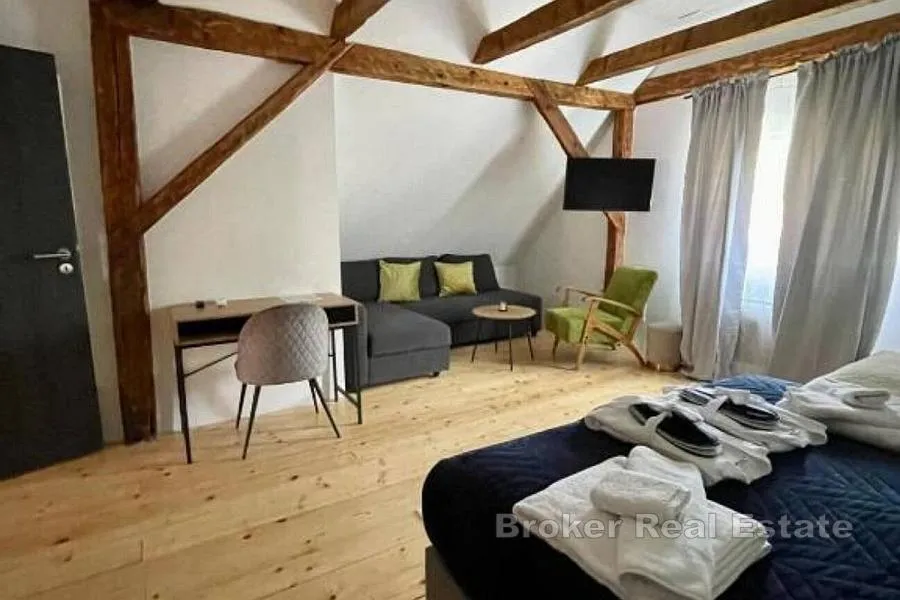 šarmantna samostojeća kuća u srcu prirode - slika 10