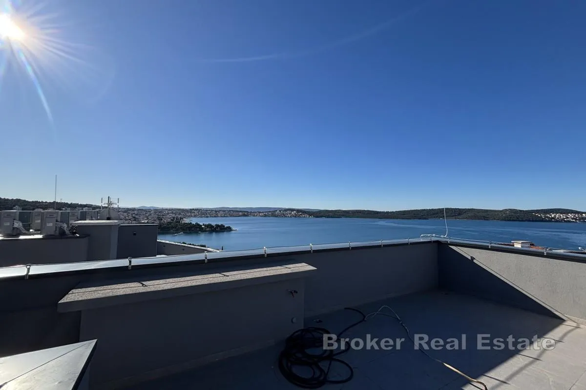 penthouse stan s pogledom na more i krovnom terasom - slika 17