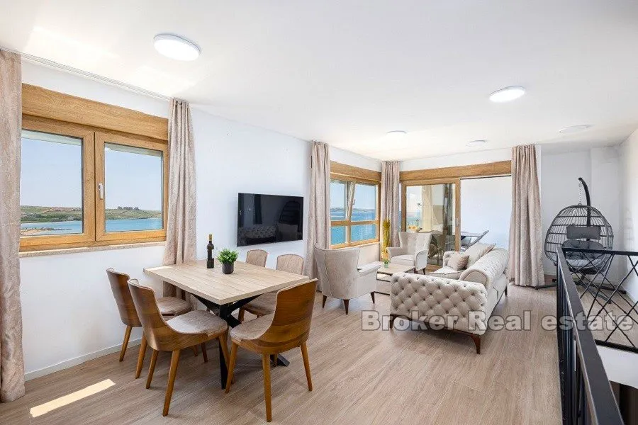 apartmani prvi red do mora - slika 20