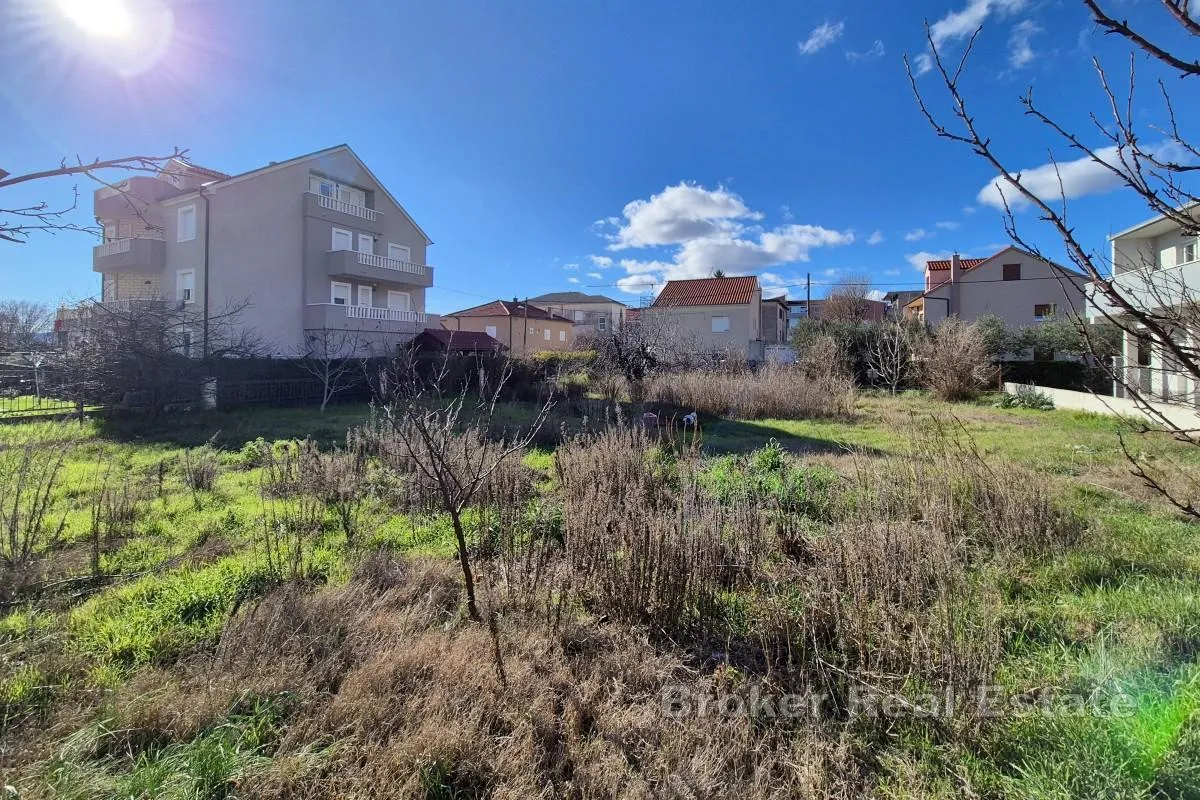 Odlično građevinsko zemljište u blizini svih sadržaja - Kaštel Stari, Kaštela