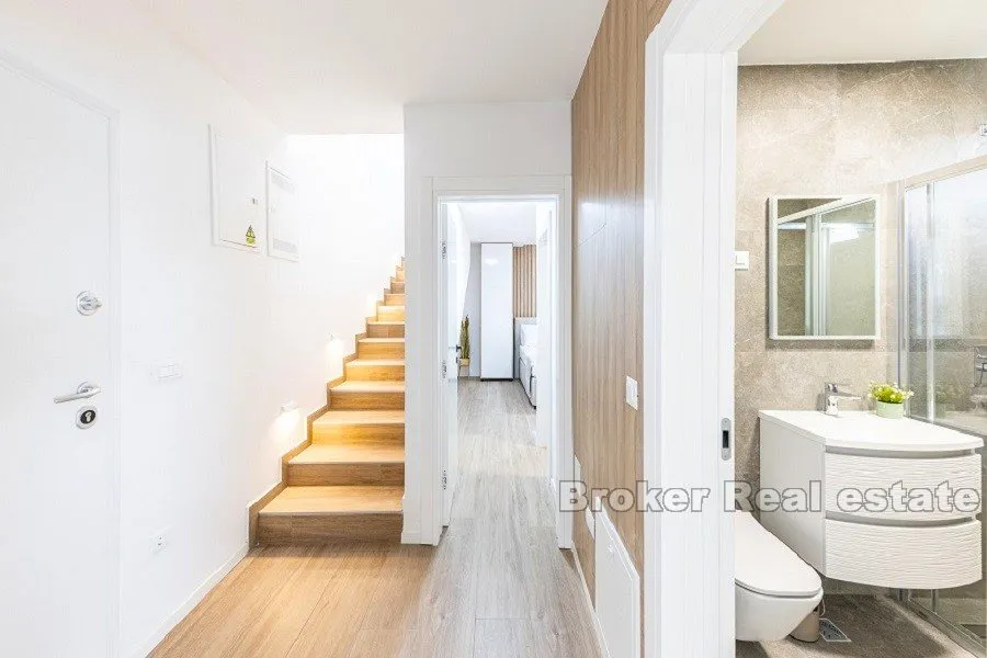 apartmani prvi red do mora - slika 19
