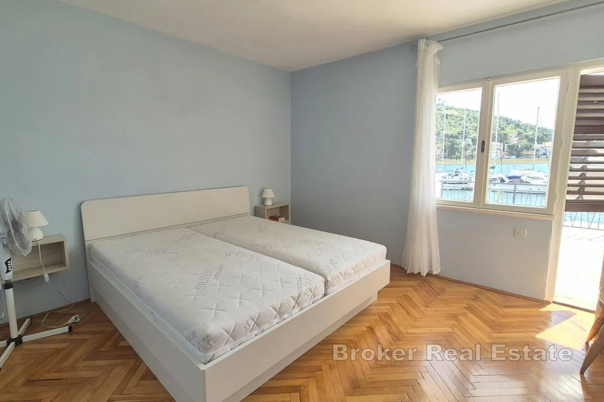 apartmanska kuća u prvom redu do mora - slika 6