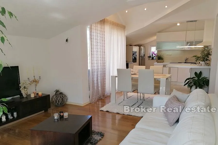 apartmanska kuća s pogledom na more - slika 1