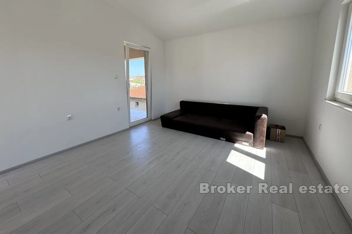 funkcionalna nekretnina sa 3 apartmana - slika 16