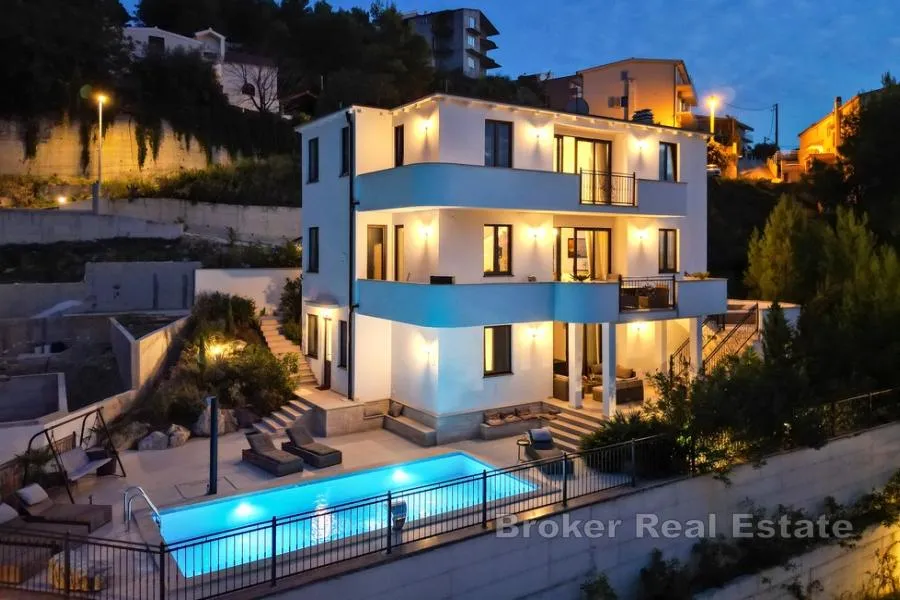 atraktivan apartman s bazenom i pogledom na more - slika 17
