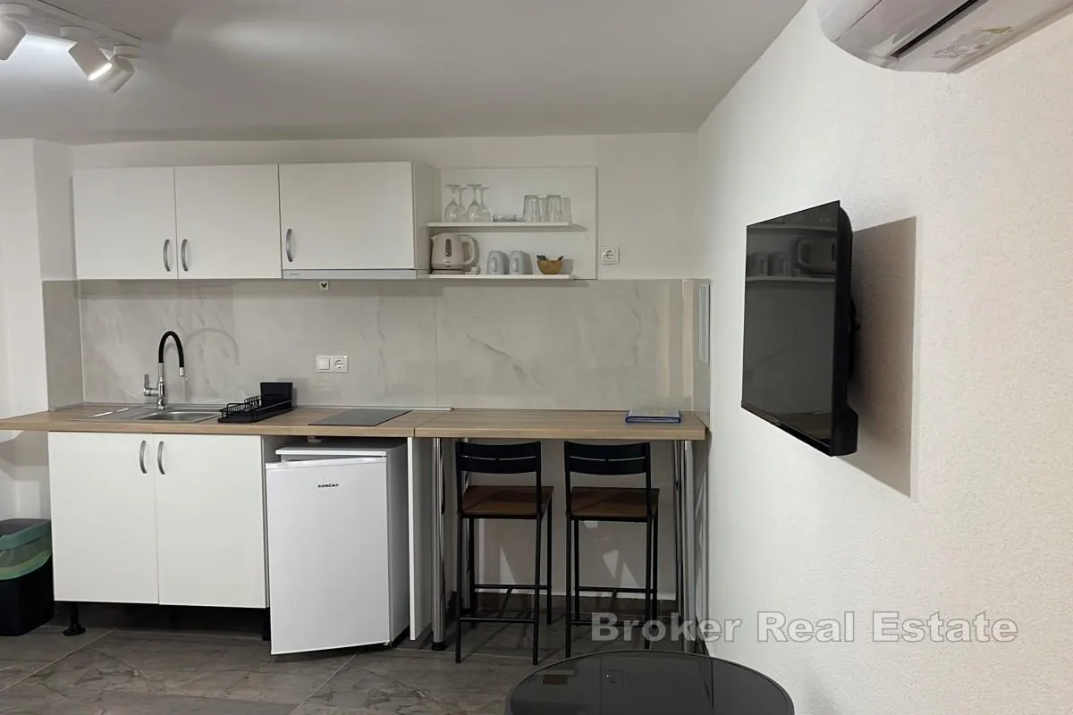 apartmanska kuća u centru grada - slika 4