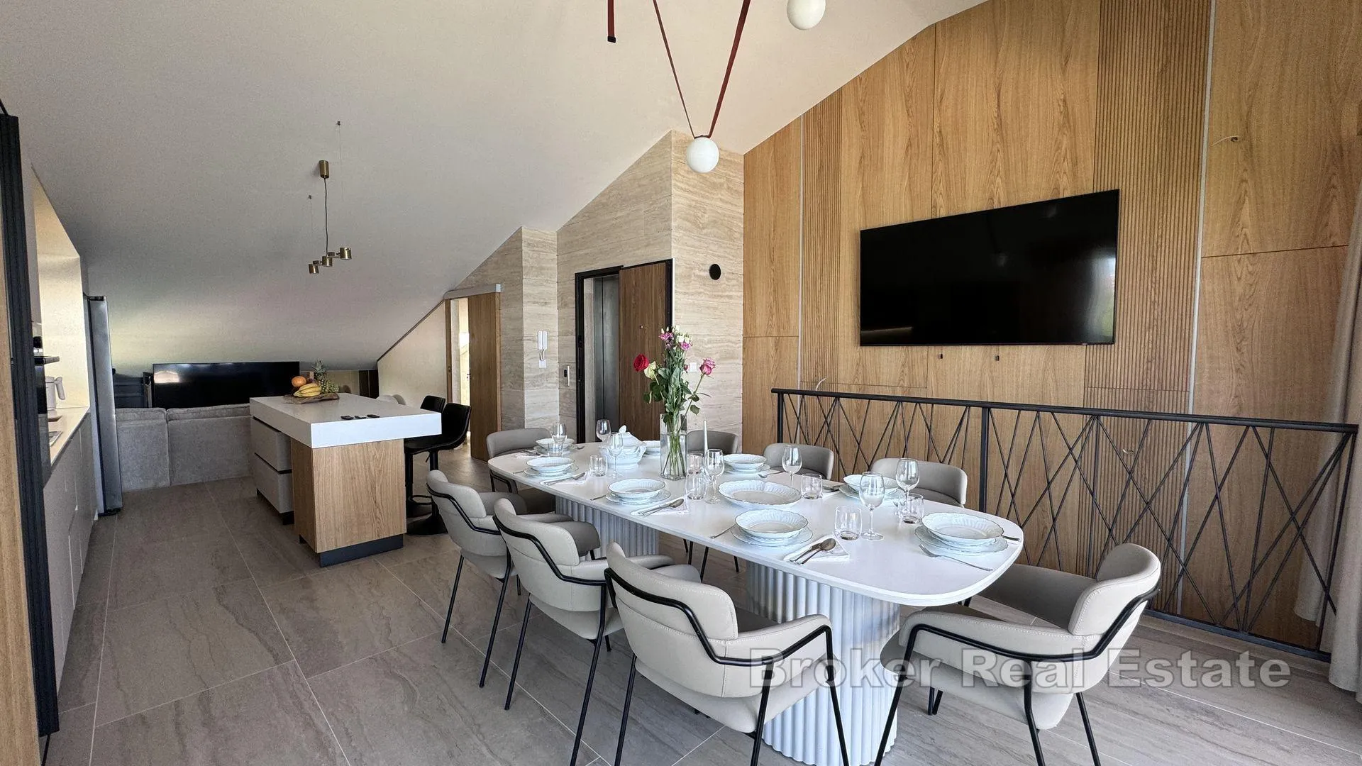 luksuzan penthouse u prvom redu do mora - slika 5