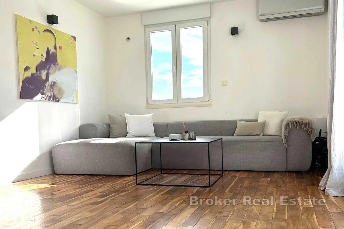 penthouse s terasom i pogledom na grad - slika 4