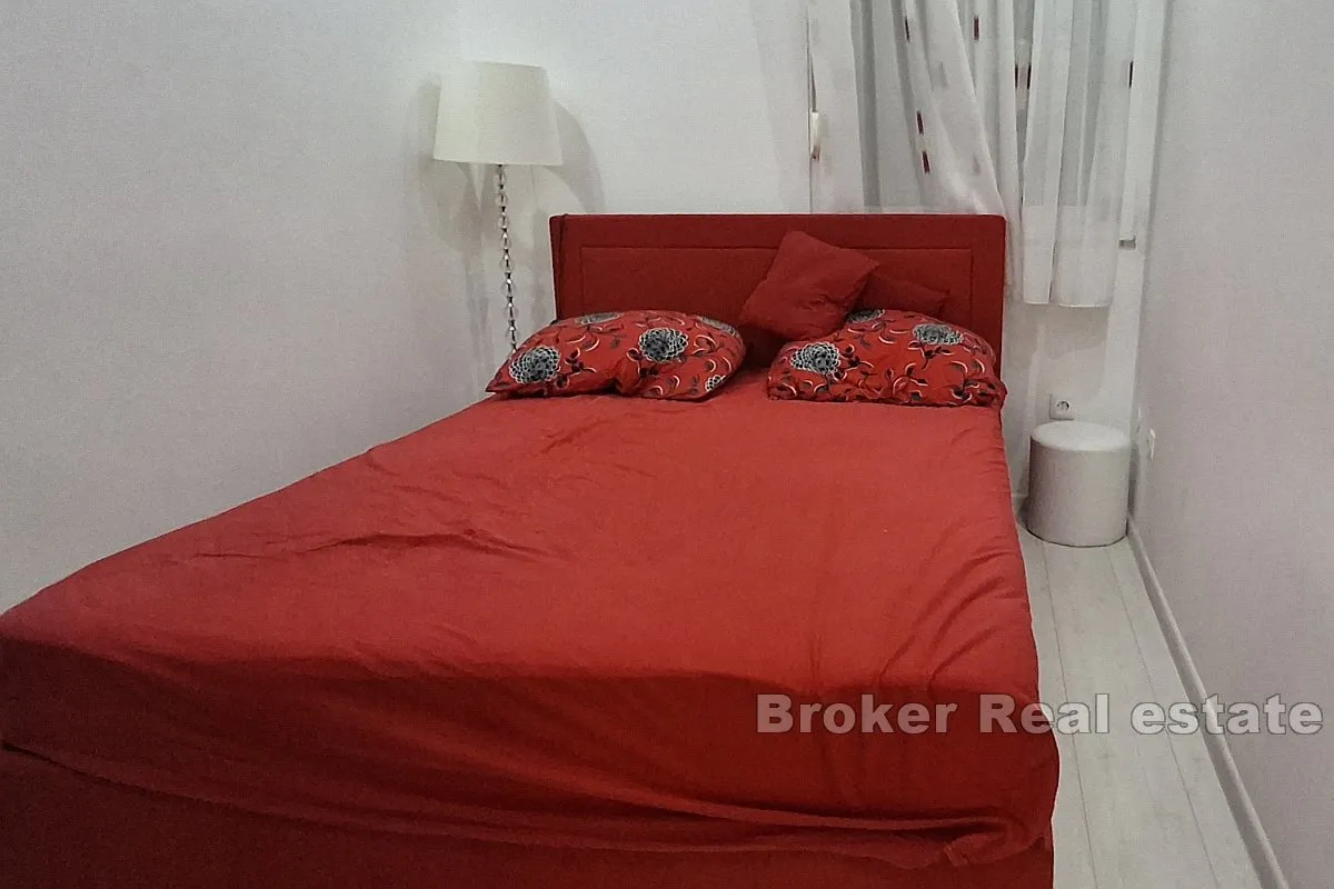 građevinsko zemljište s tri apartmana prvi red do mora - slika 11