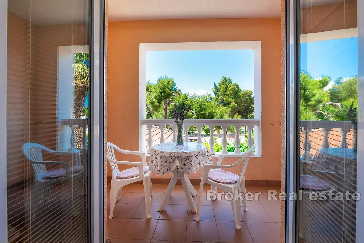apartmanska kuća s restoranom - slika 11