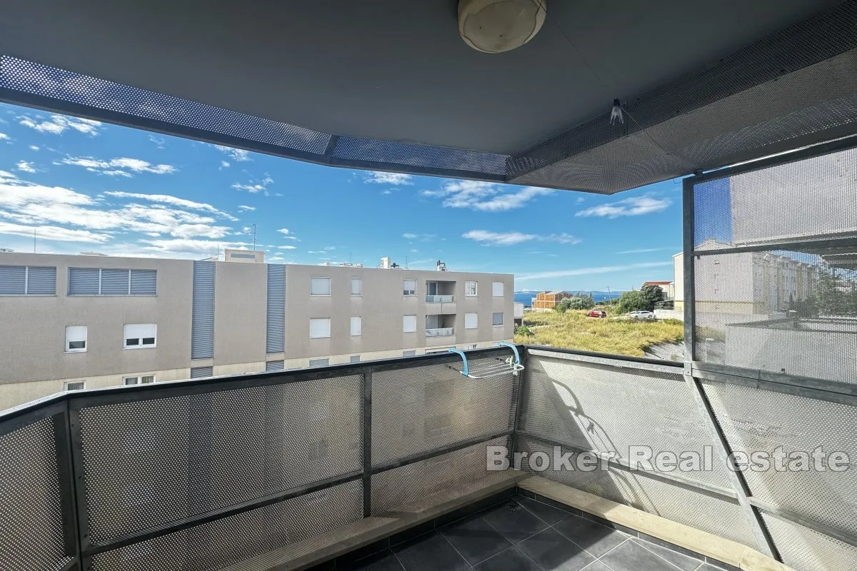 prostran trosoban apartman - slika 12