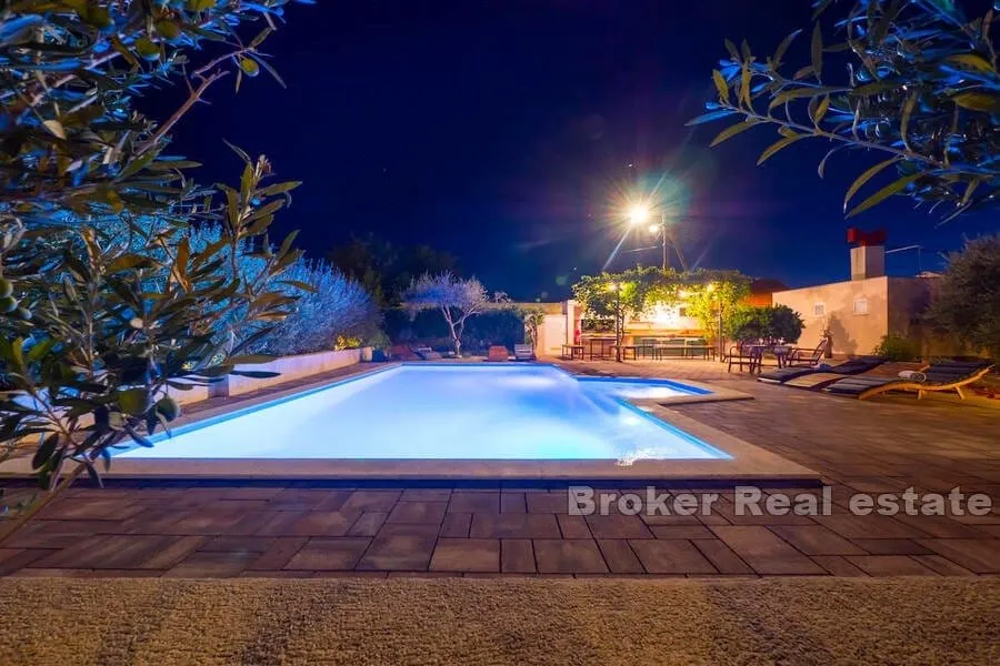 apartmanska vila s bazenom - slika 2