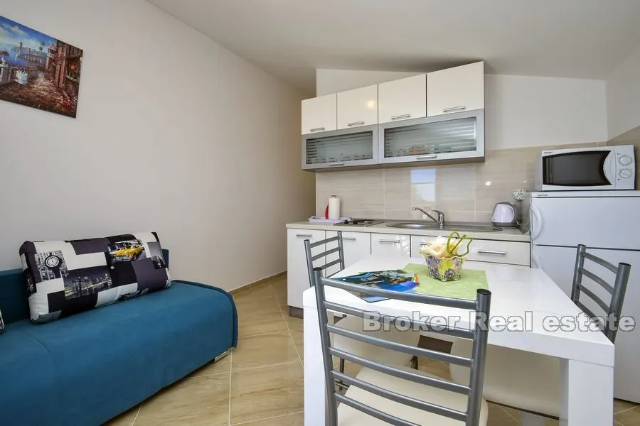 apartmanska kuća, prvi red do mora - slika 8