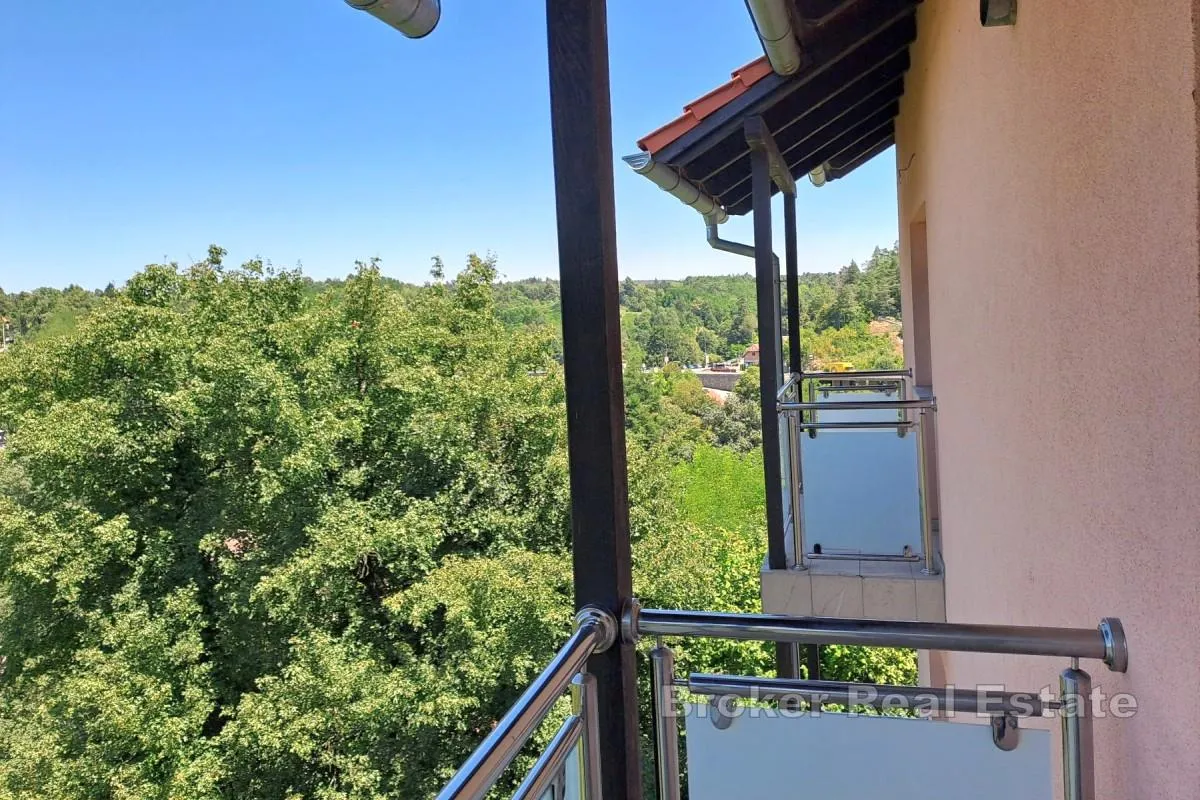 kuća na tri etaže - slika 3