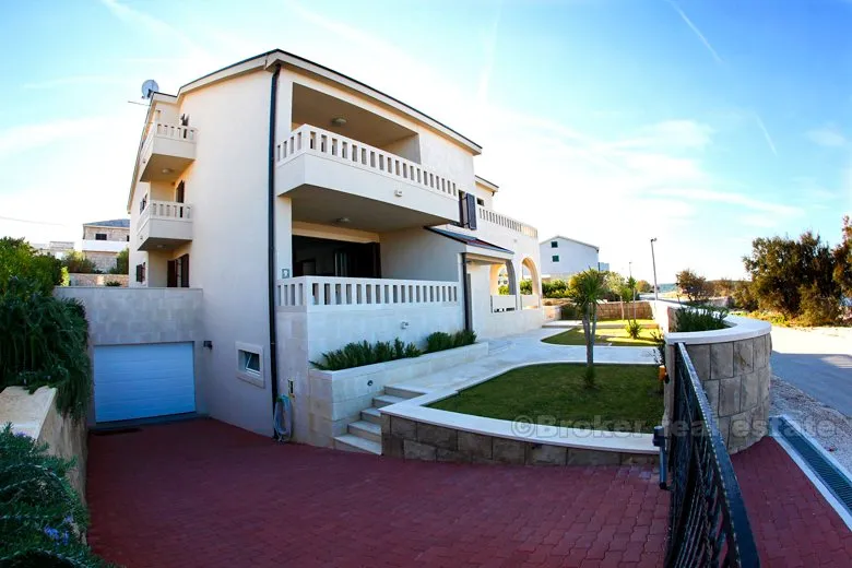 villa smješten u lijepoj uvali, na prodaju - slika 4