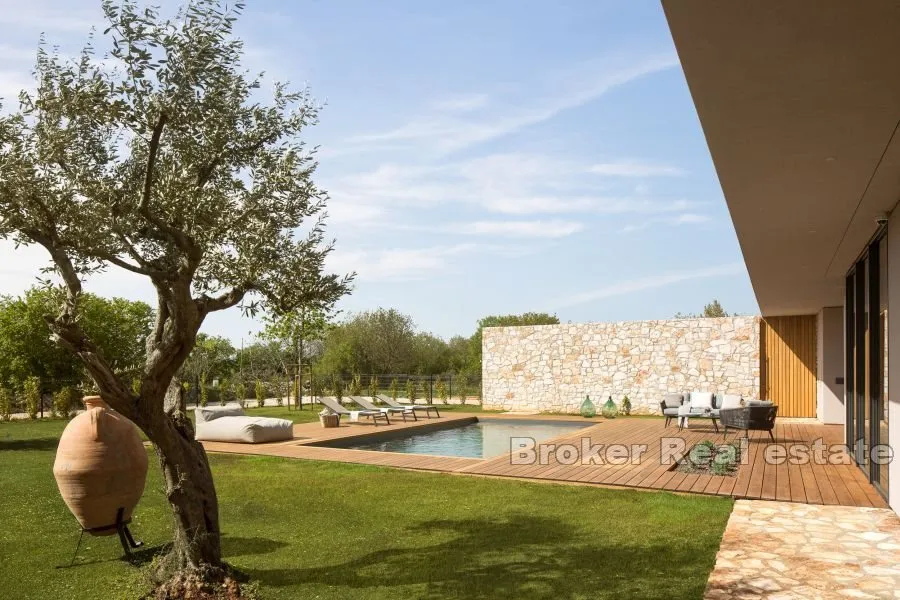 moderna vila s bazenom - slika 9