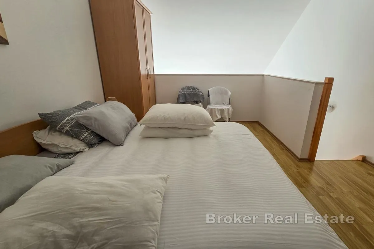dvosobni apartman u prvom redu do mora - slika 6