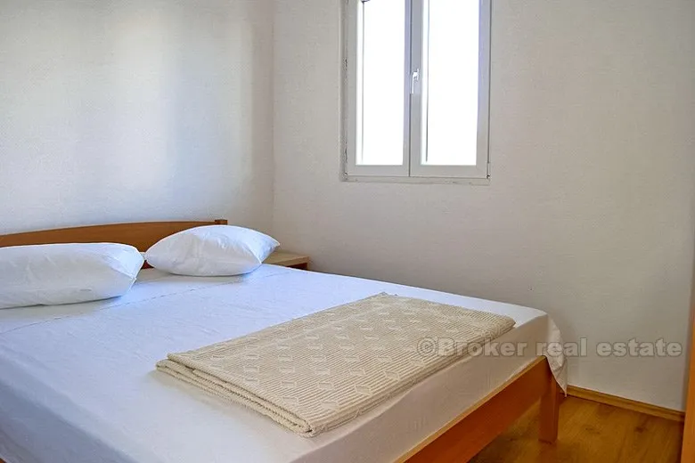 vila u neposrednoj blizini šljunčane plaže, na prodaju - slika 13