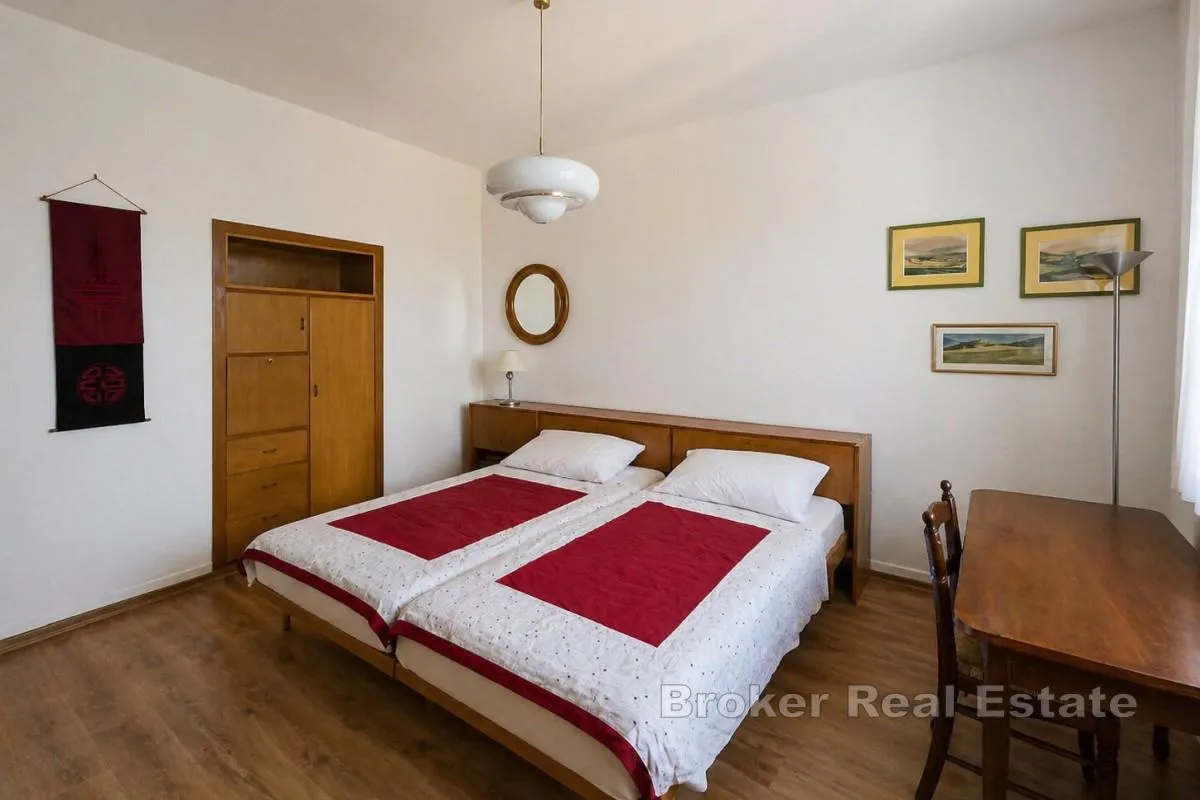 renovirana kamena kuća s vrtom - slika 7