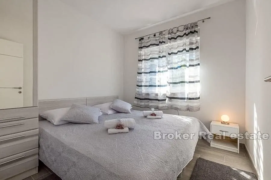 apartmanska kuća u drugom redu do mora - slika 8