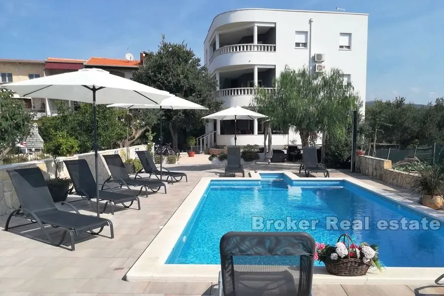 apartmanska vila prvi red do mora i plaže - slika 2