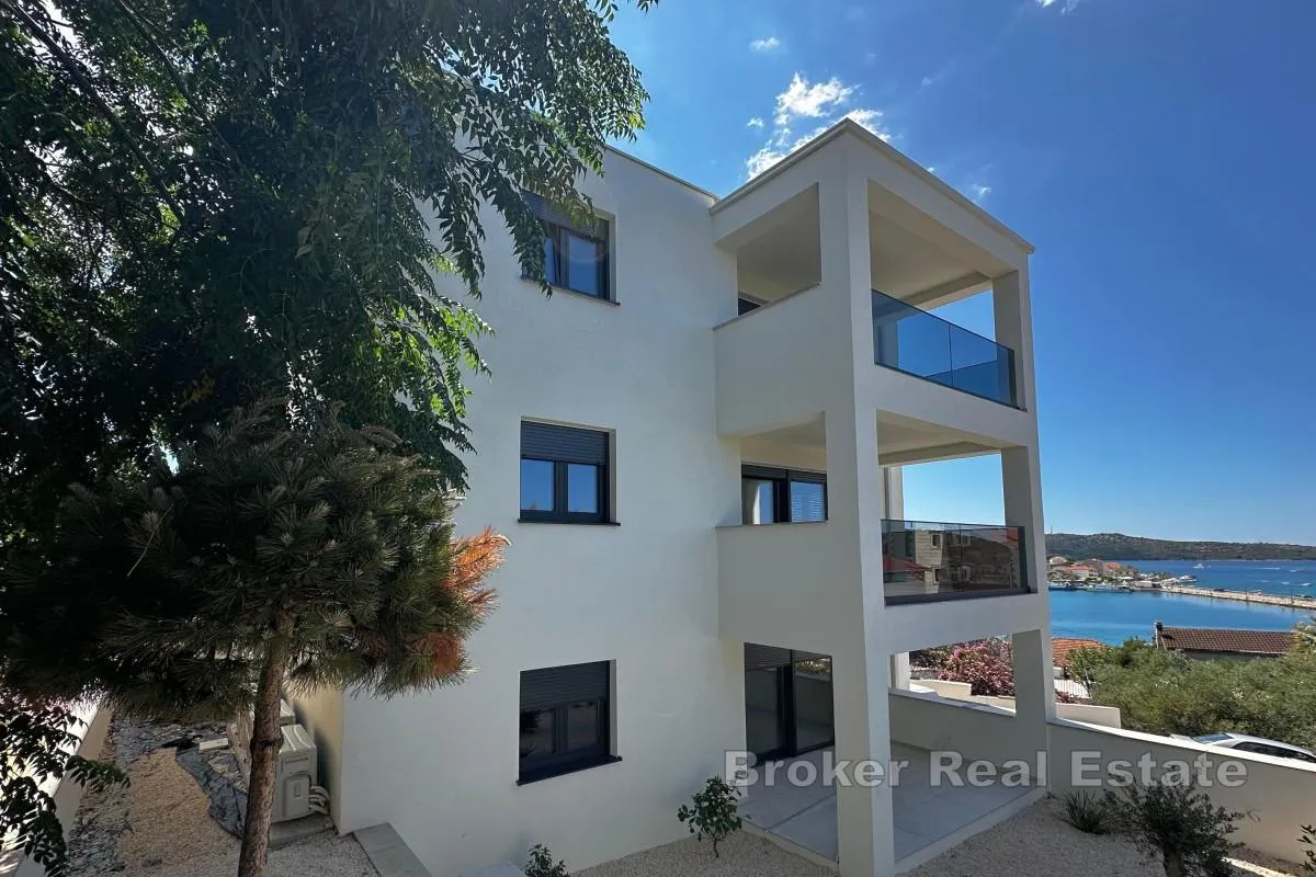Apartmani u novogradnji s pogledom na more - Rogoznica