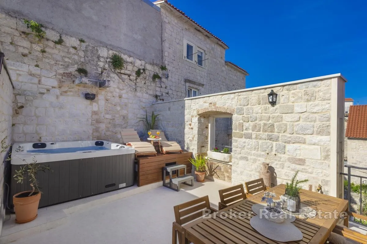 Autohtona kamena kuća modernog uređenja - Trogir