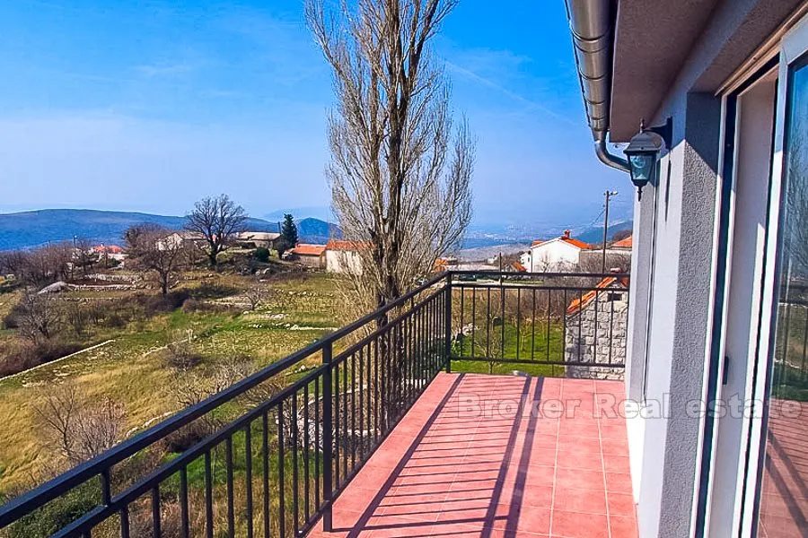 Renovirana kamena kuća, na prodaju - Žrnovnica, Split