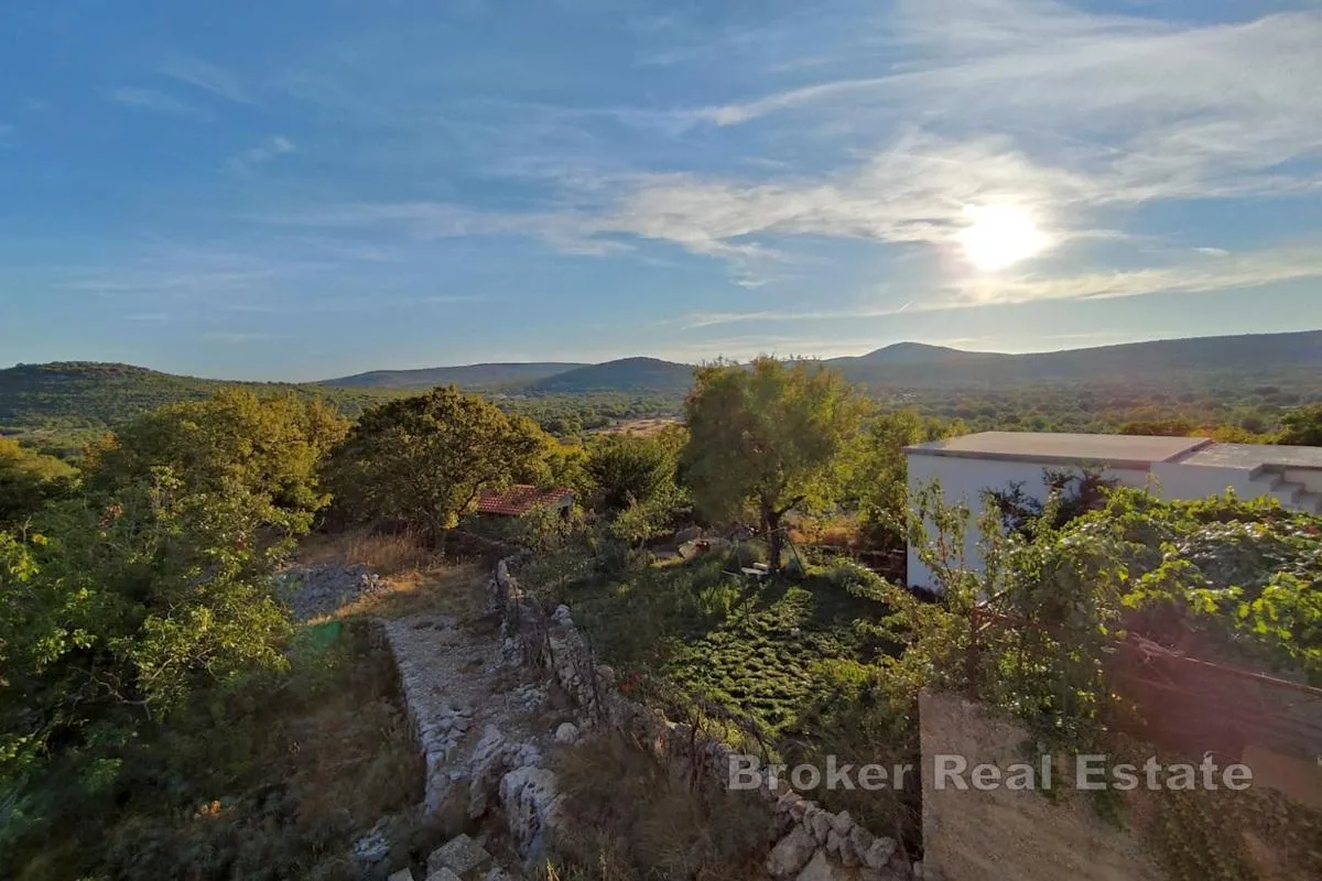 Građevinsko zemljište u otočkom naselju - Brač, Brač