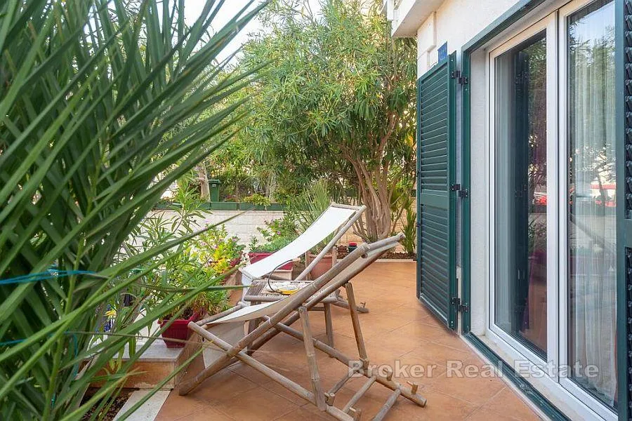 elegantni apartman s vrtom - slika 8