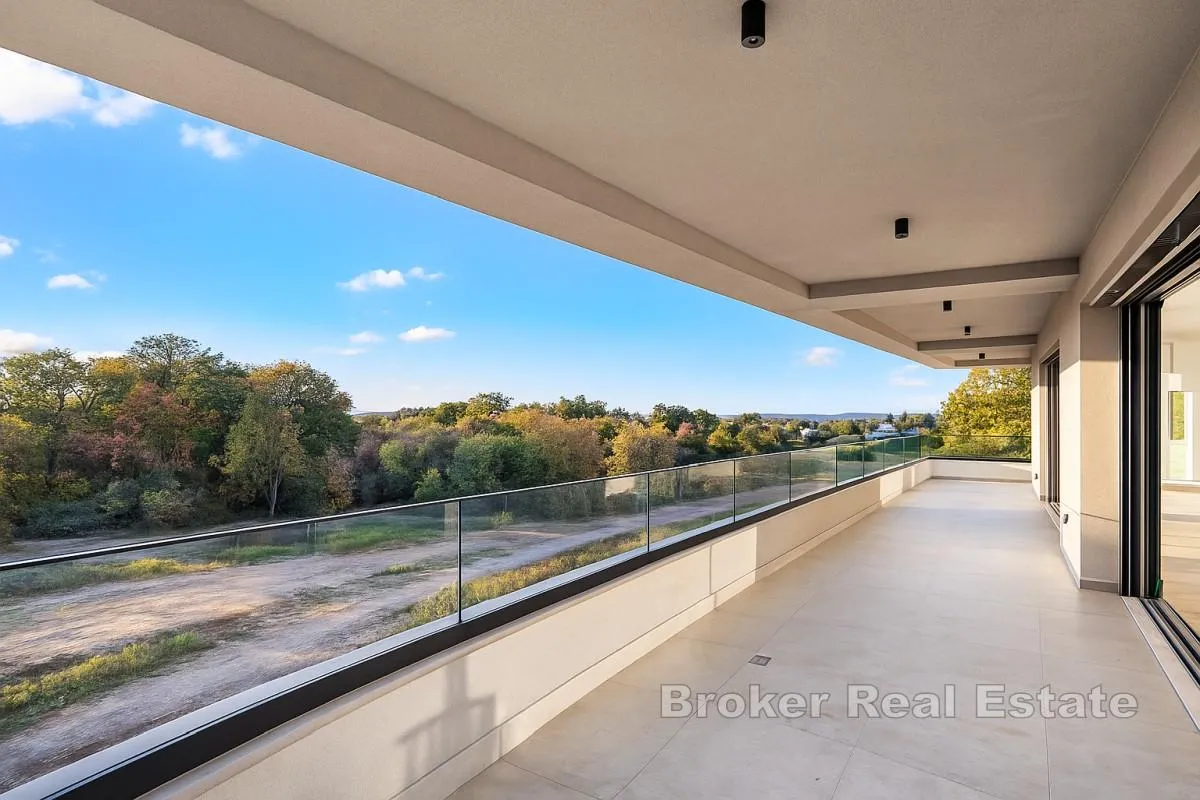 Penthouse s panoramskim pogledom i krovnom terasom - Poreč