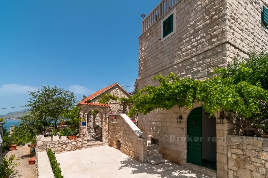 kamena kuća s pogledom na more - slika 1