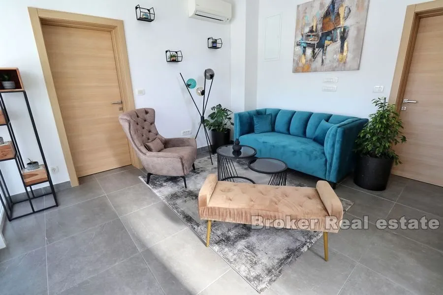 apartmanska kuća sa restoranom - slika 8