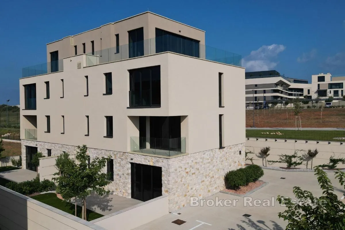 predivni dvoetažni penthouse u modernoj novogradnji unutar resorta - slika 2