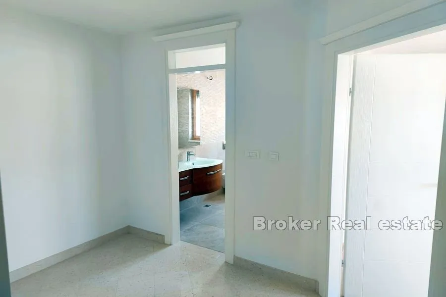 apartman prvi red uz more - slika 11