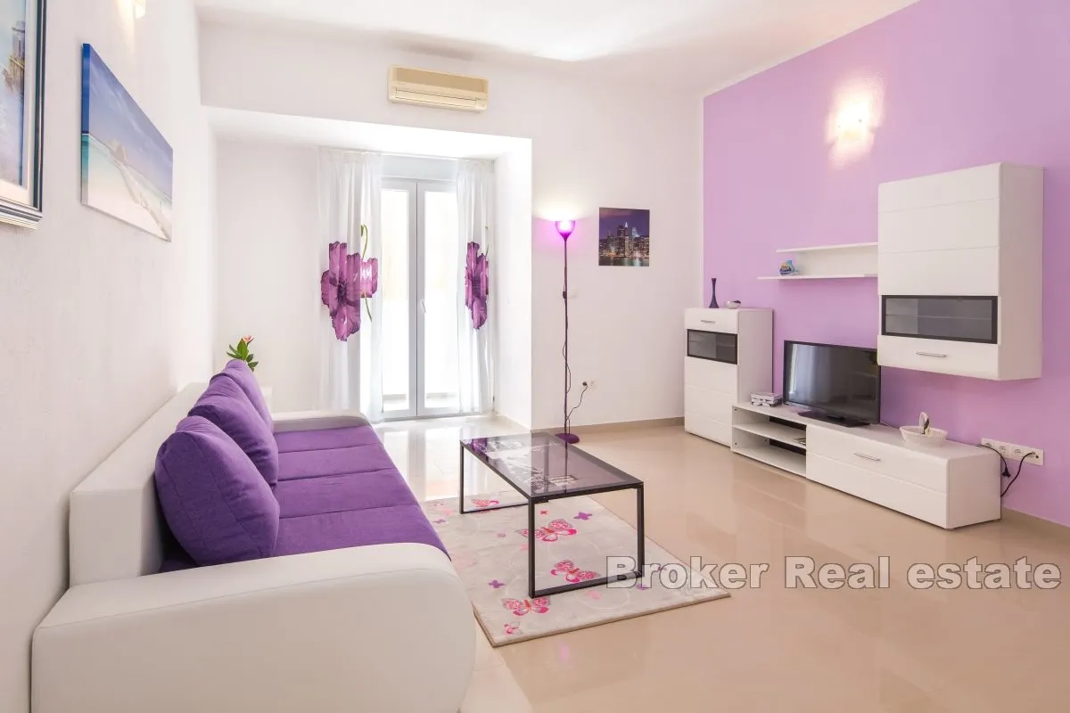 atraktivan apartman s bazenom - slika 3