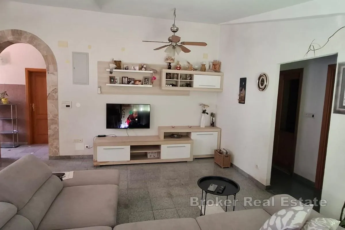apartmanska kuća na vrhunskoj lokaciji s pogledom na more - slika 2