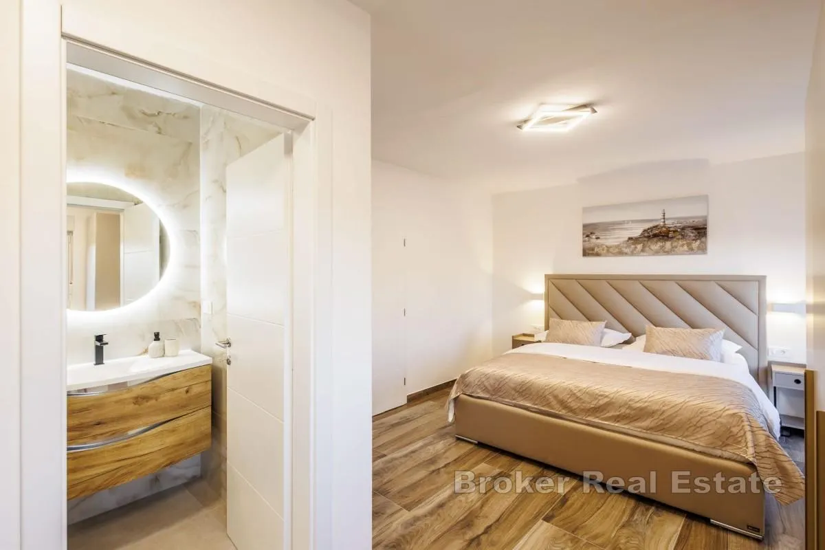 villa u trećem redu do mora - slika 15