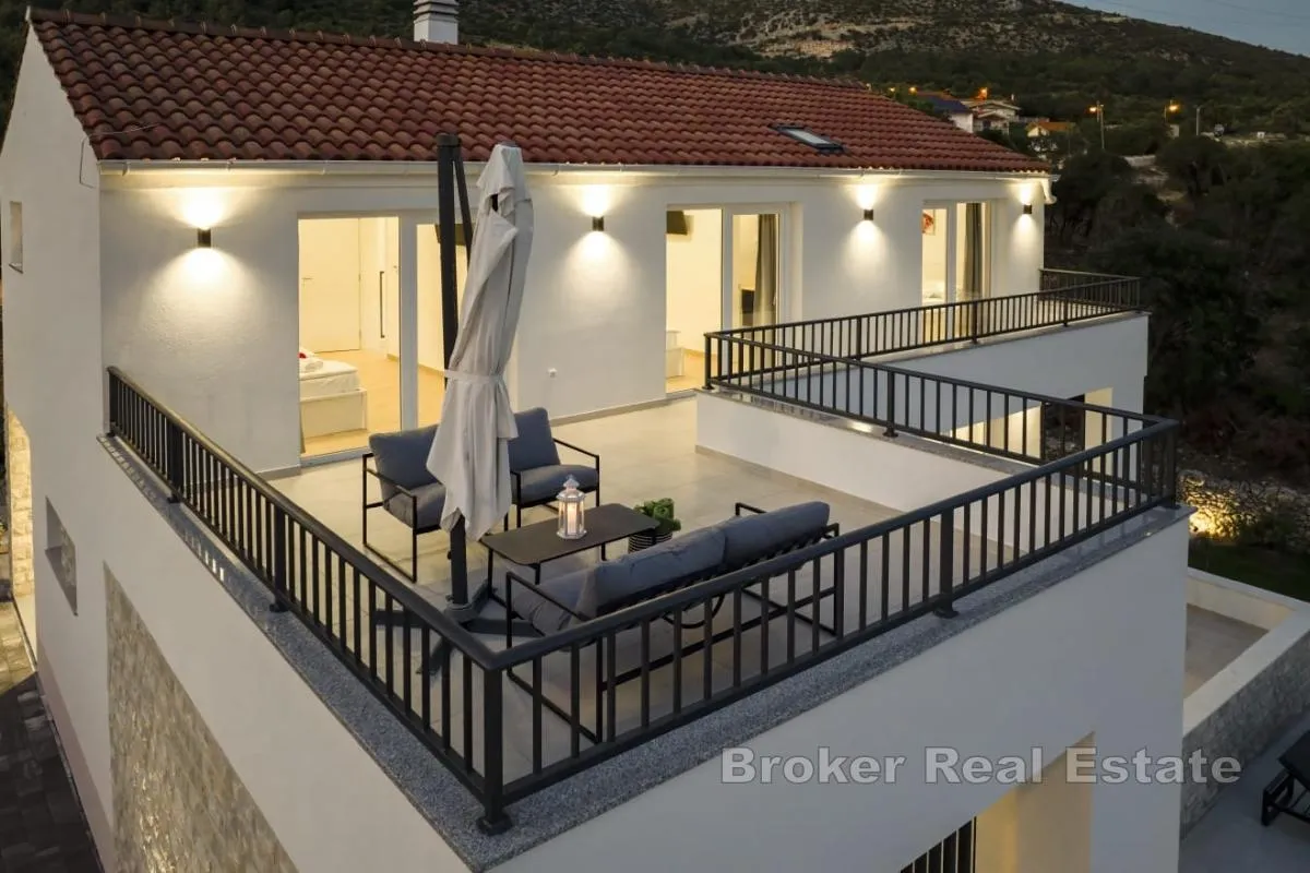 moderna vila s bazenom - slika 19