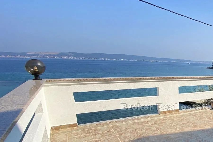 apartmanska kuća prvi red do mora - slika 2