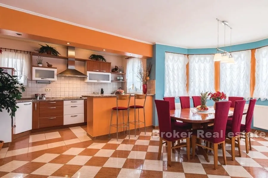 luksuzna vila s bazenom - slika 6