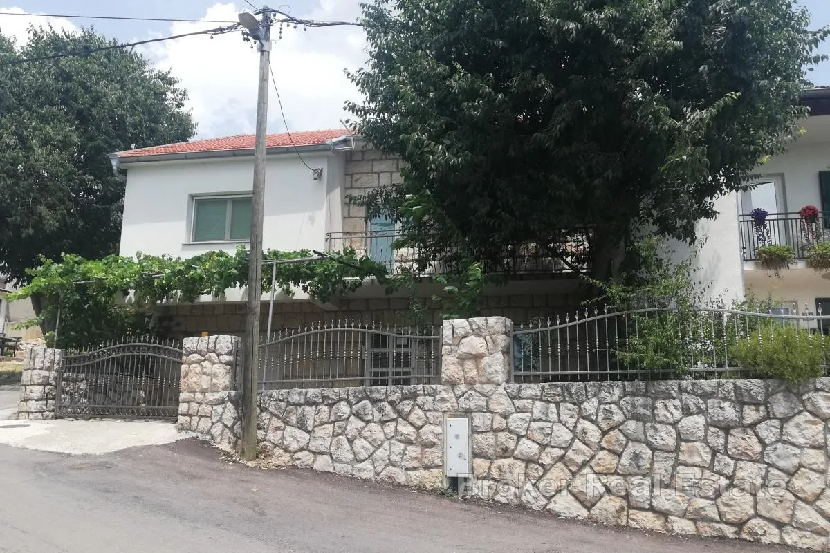 dvoetažna samostojeća kuća - slika 13