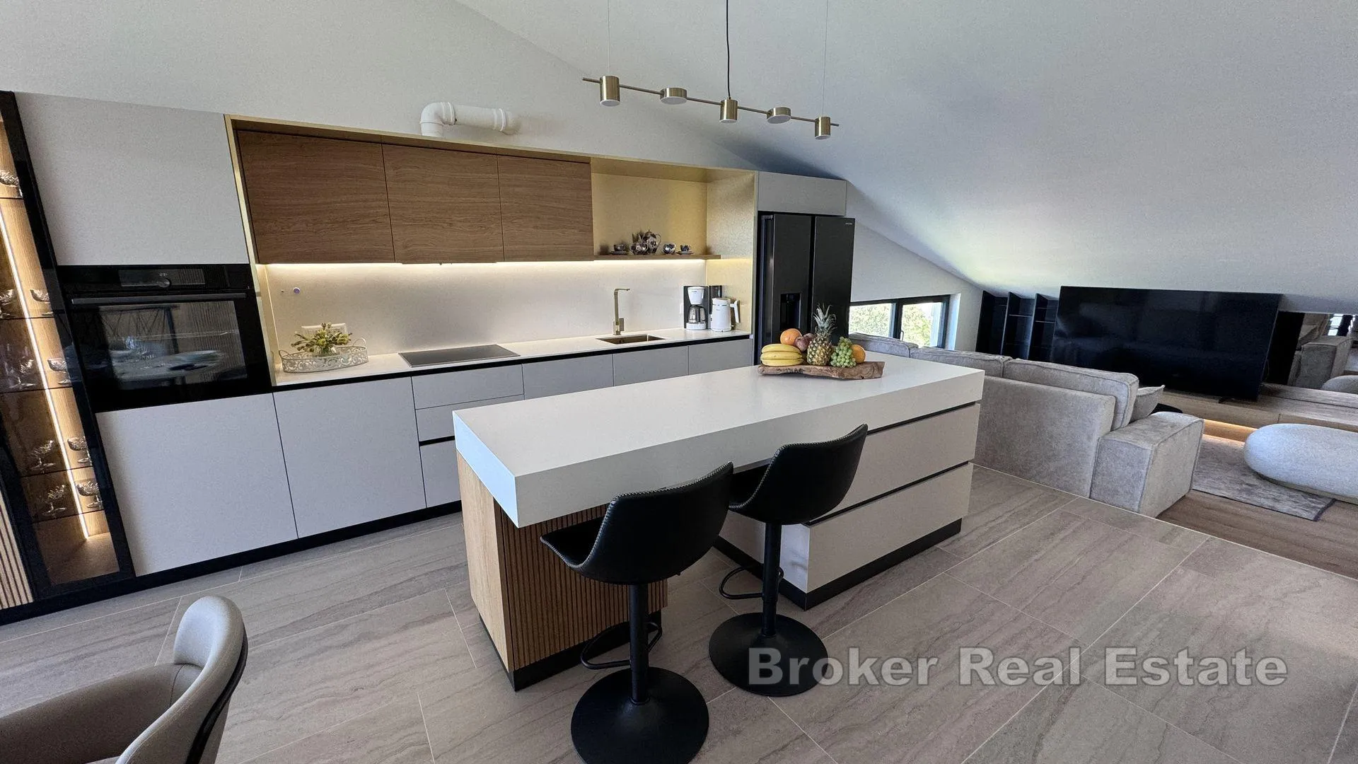 luksuzan penthouse u prvom redu do mora - slika 8