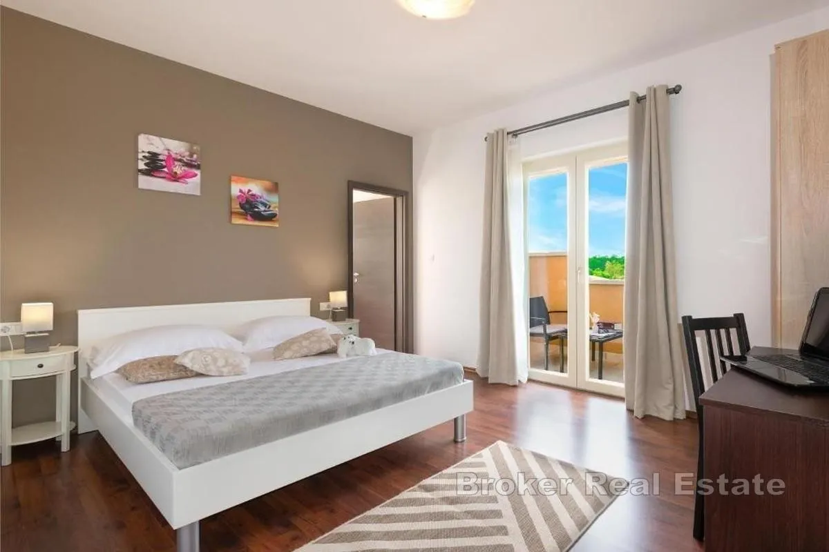 moderna vila s bazenom u središnjoj istri - slika 12