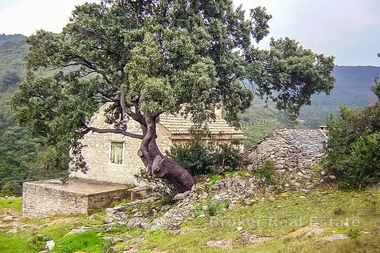 imanje sa starim kamenim kućama - slika 11