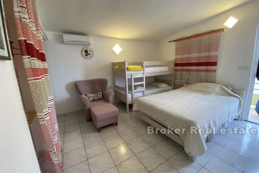 apartmanska kuća prvi red do mora - slika 17