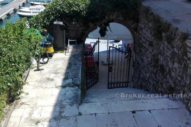 restoran u prvom redu do mora, na prodaju - slika 10