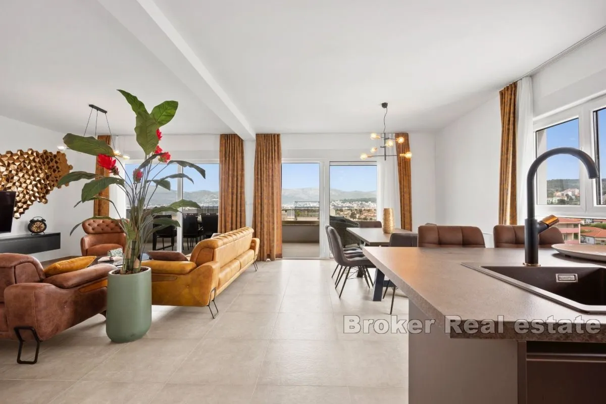 luksuzan penthouse s bazenom i prekrasnim pogledom na more - slika 9