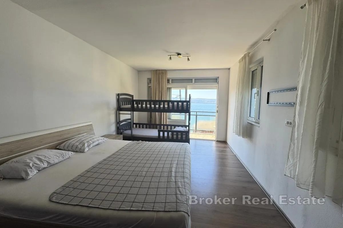 dvosoban apartman s pogledom na more - slika 8
