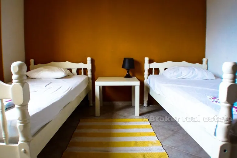 renovirana samostojeća kuća, 50 metara od mora - slika 18